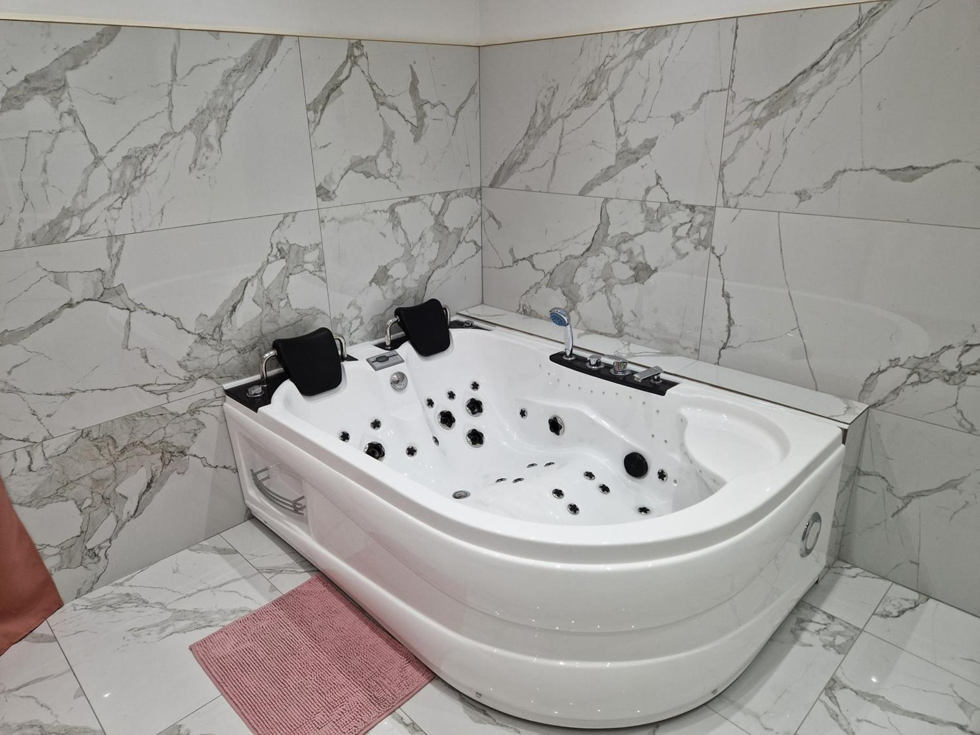 Maison Chic avec jacuzzi. UrbanSpa60 Nogent-sur-Oise Extérieur photo